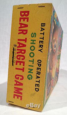 1950's TM JAPAN BEAR TARGET GAME BATTERY OPERATED TOY WITH COLORFUL ORIGINAL BOX