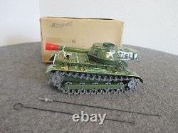 1950s MODERN TOYS CATERPILLAR TANK M-1 TIN LITHO BATTERY POWERED TOY WithBOX WORKS
