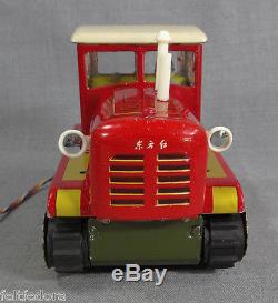 1960 OLD CHINA BATTERY OPERATED TIN TOY TRACTOR TRACK THE EAST IS RED ME#701 BOX