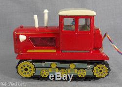 1960 OLD CHINA BATTERY OPERATED TIN TOY TRACTOR TRACK THE EAST IS RED ME#701 BOX