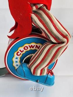 1960's TRIC-CYCLING TIN CIRCUS CLOWN CARNIVAL CONEY ISLAND BATTERY OPERATED TOY