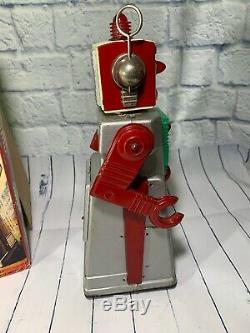 1960s KO Yoshiya / Japan Battery Operated Chief Robot Man With Original Box