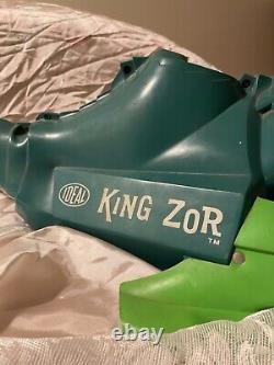 1962 Ideal KING ZOR DINOSAUR Battery-Operated it displays nicely