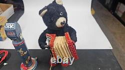 ACCORDION BEAR JAPAN Battery Operated Tin Litho