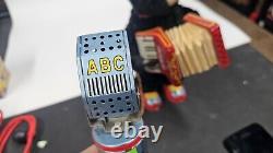 ACCORDION BEAR JAPAN Battery Operated Tin Litho