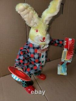 BUNNY THE MAGICIAN VINTAGE BATTERY OPERATED TOY ALPS JAPAN With ROUGH BOX AS IS