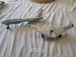 Boeing 737 Jet Plane United Airlines Tin Battery Toy Japan Works