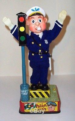 MINT 1950's TRAFFIC POLICEMAN BATTERY OPERATED TIN LITHO TOY JAPAN works! MIB