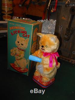 MINT 1950's or 60's BATTERY OPERATED DRINKING LICKING CAT TOY MIB JAPAN AMAZING