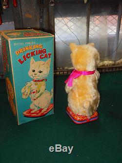 MINT 1950's or 60's BATTERY OPERATED DRINKING LICKING CAT TOY MIB JAPAN AMAZING