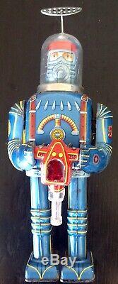ORIGINAL DAIYA SPACE CONQUEROR ROBOT TIN BATTERY OPERATED. Works. 1950's