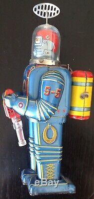 ORIGINAL DAIYA SPACE CONQUEROR ROBOT TIN BATTERY OPERATED. Works. 1950's