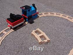 Pick up Only Peg Perego Thomas the Train ride on with circle track sandwich il
