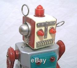 RARE 1960s YOSHIYA CHIEF ROBOTMAN JAPANESE BATTERY OPERATED ROBOT IN OB