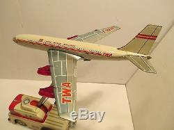 Twa Soring 707 Jet Liner With Flashing Engines & Airport Tub Battery Operated