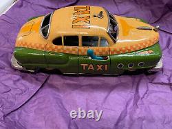 Tin Litho Battery Operated Toy Taxi, Electromobile, Japan. 8.5L