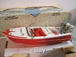 Toy boat Fleet Line Wiz Twin with twin K&O Mercury 200 Outboards boxed battery
