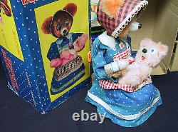 VINTAGE BATTERY OPERATED 1950's HUNGRY BABY BEAR FEEDING TIME ELECTRO TOY With BOX