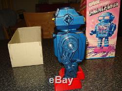 VINTAGE BATTERY OPERATED DYNAMIC FIGHTER ROBOT (RARE) MADE IN JAPAN 60s