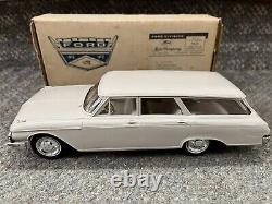 Vintage 124 Scale 1962 Hubley Dealer Promo Ford Country Sedan Stationwagon S
