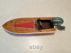 Vintage 1950's Fleet Line Sea Spray Wooden 12 Boat With Electric Motor Shelf U4