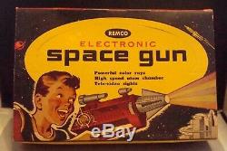 Vintage 1950s Remco SPACE GUN With Orig Box! Battery Operated Toy Ray Gun! WoW