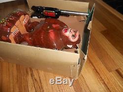 Vintage Battery Operated Modern Toys ROARING GORILLA Shooting Target Toy in BOX