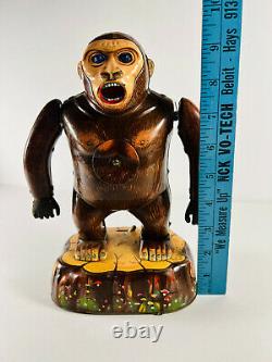 Vintage King Kong Battery Operated Toy 1950's Tin litho Gorilla 10 Japan