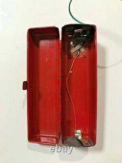 Vintage Marx Battery 0perated Tin Fire Chief Car (Works)