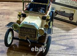 Vintage NOS Craftoy Tin Litho 1915 Ford Model T Battery Op Car Toy in Orig Box