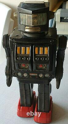 Vintage TIN TOY ROBOT ASTRONAUT Battery operated MADE IN JAPAN