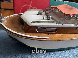 Vtg. Fleet Line Marlin Cabin Cruiser Boat #551 withJOHNSON MOTOR Battery Power Box