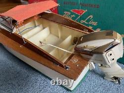 Vtg. Fleet Line Marlin Cabin Cruiser Boat #551 withJOHNSON MOTOR Battery Power Box