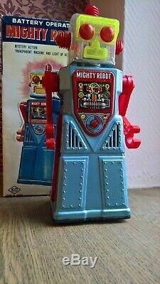 YOSHIYA MIGHTY ROBOT scare tin toy robot 1965 JAPAN EXC Cond. Battery operated